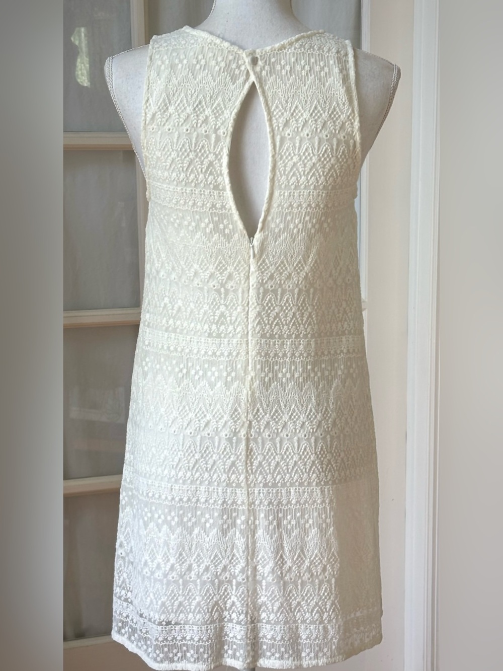 Pins and Needles Ivory Lace Shift Dress Keyhole Back Small - Picture 3 of 9